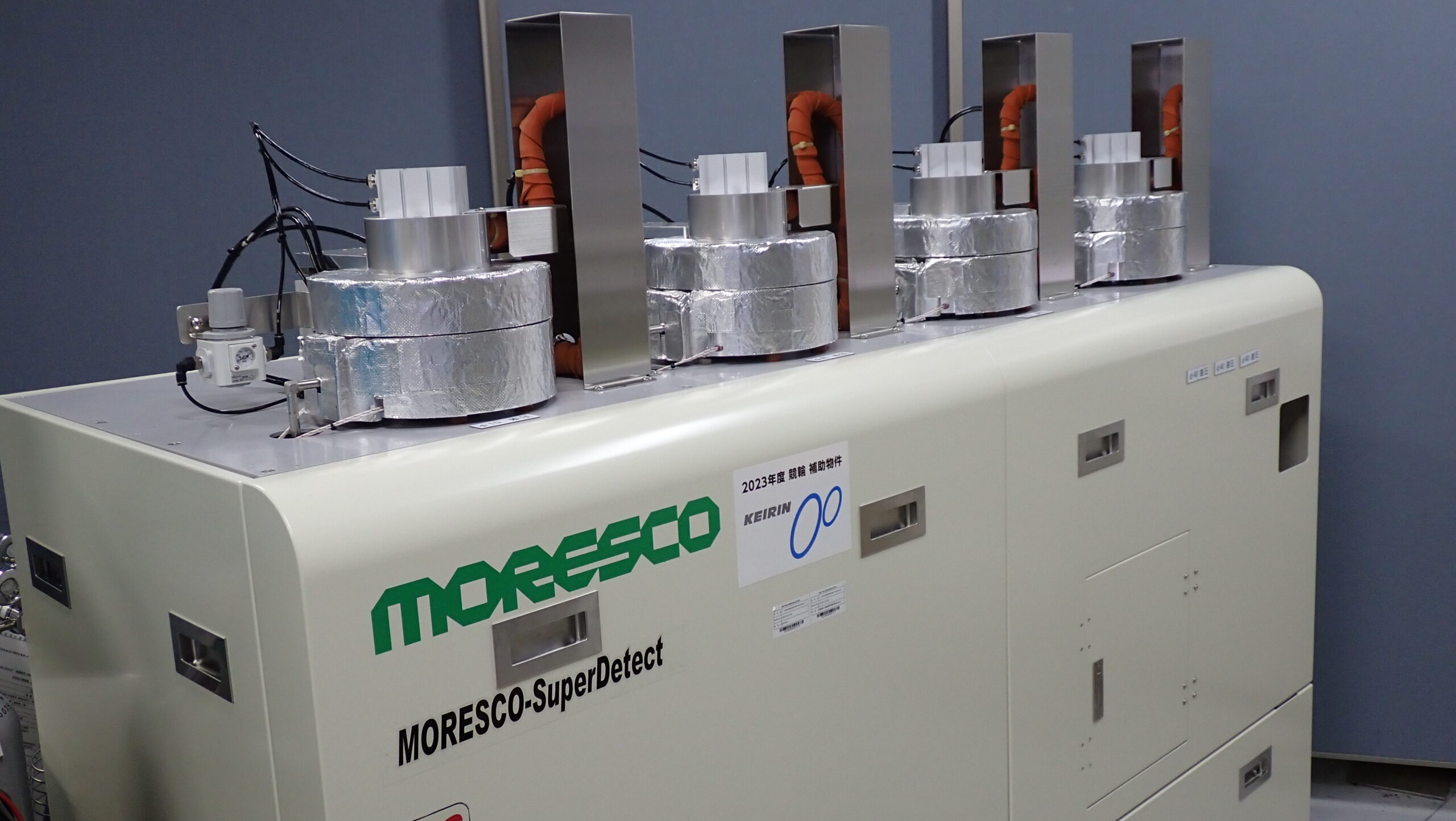 ガス・水蒸気透過度測定装置の写真（装置拡大）