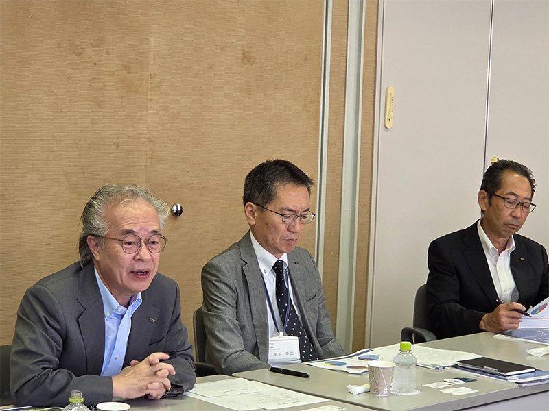 エチオピア連邦政府工業大臣との懇談の様子の写真2