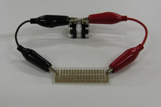 マイクロ燃料電池とEOポンプの接続の様子