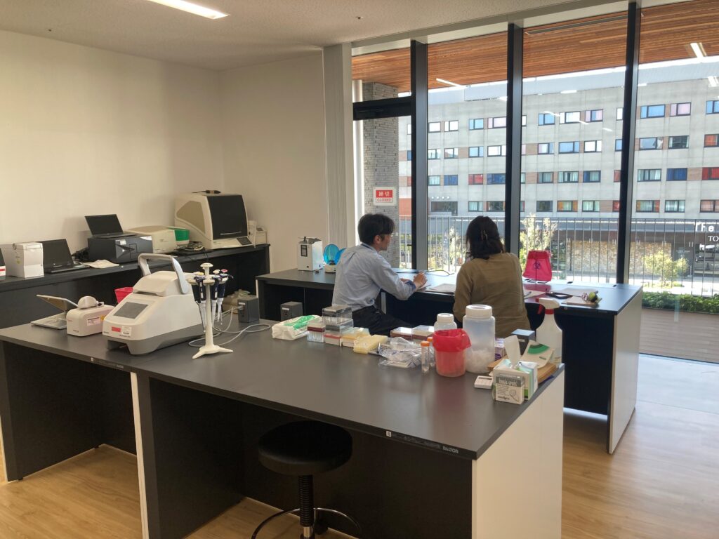 細胞培養実験室の写真