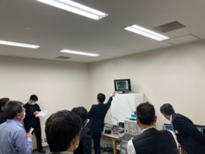 実験会の様子（電磁シールド室）